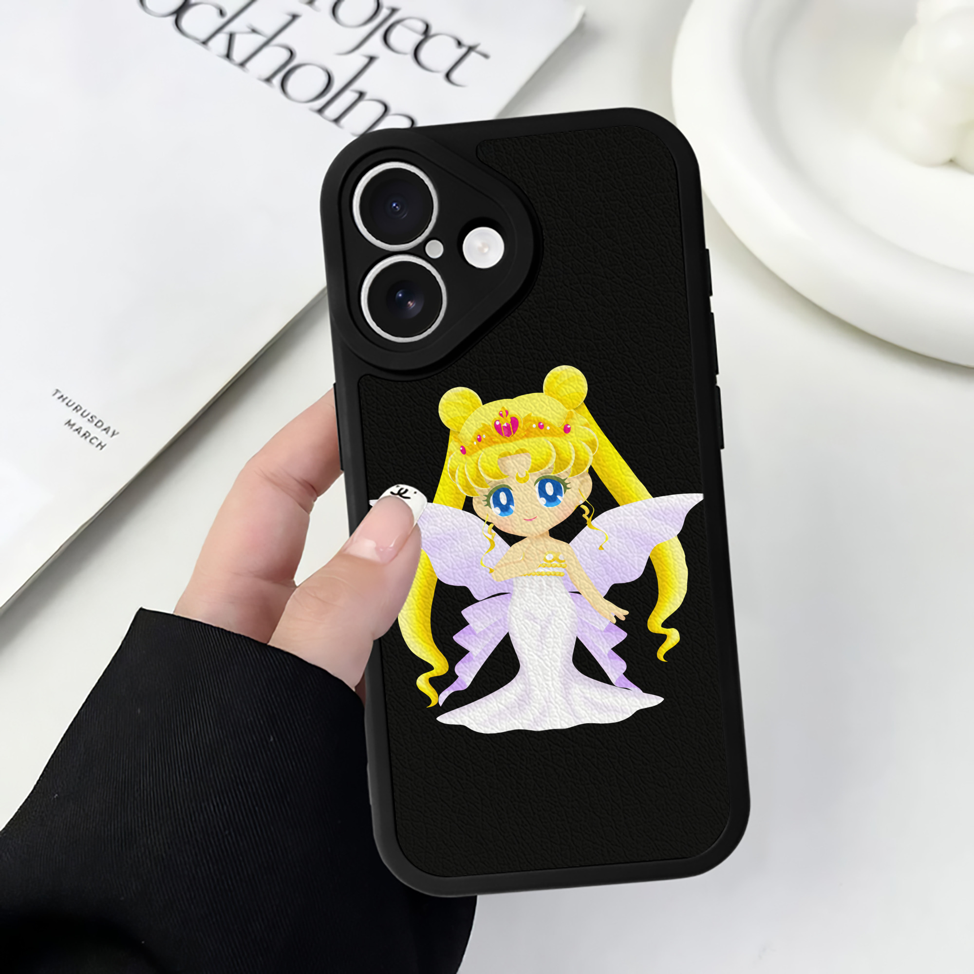 （画像用） 美少女戦士セーラームーン 愛野 美奈子 あいの みなこ Sailor Moon Aino Minako 【iPhone 16シリーズ対応】シリコンスマホケース（レザー調） 材質：シリコン